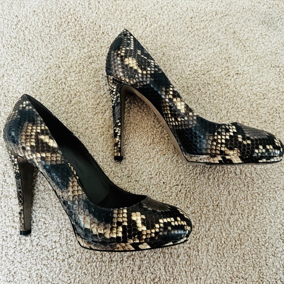 ❤️ SERGIO ROSSI SNAKESKIN PYTHON STILETTO 4" HEELS 38 BROWN GRAY CLOSED TOE PUMP - Picture 7 of 11